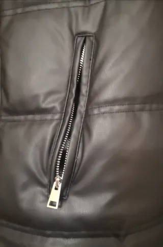 Chaleco largo acolchado efecto piel Zara capucha