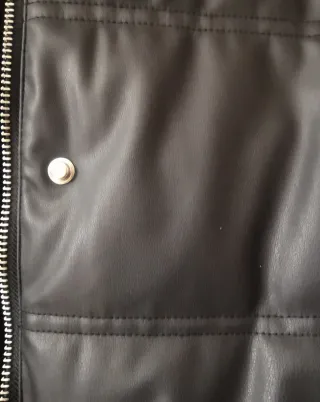 Chaleco largo acolchado efecto piel Zara capucha