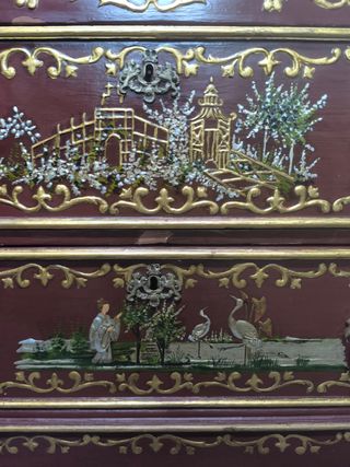 Escritorio antiguo oriental marrón y dorado