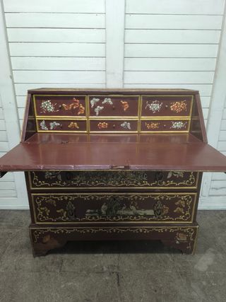 Escritorio antiguo oriental marrón y dorado