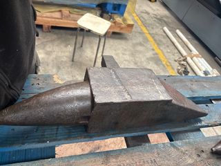 Yunque 70x28x14 cm y 60 kg