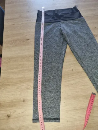 Mallas deportivas grises y negras