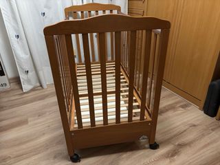 Cuna de madera con cajón