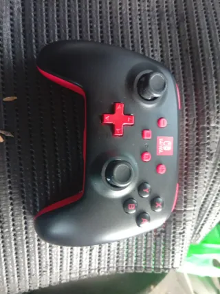 Mando PowerA Switch Negro Mate con Detalles Rojos