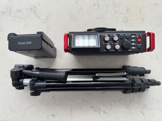 Grabadora Tascam DR-70D + Baterías