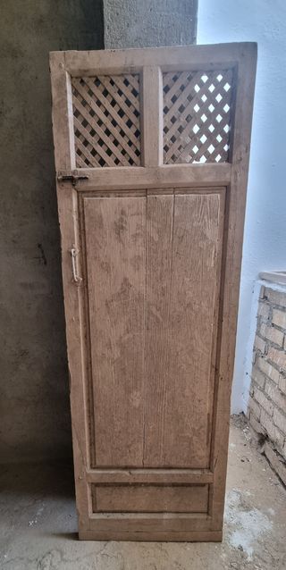 Puerta alacena antigua