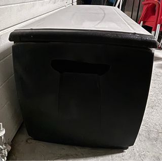 Baúl de almacenamiento de plástico gris