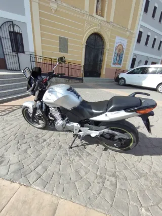 Honda CBF 500 F Plata