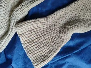 Chaqueta de punto beige con botón