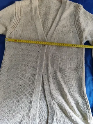 Chaqueta de punto beige con botón