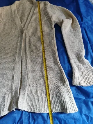 Chaqueta de punto beige con botón