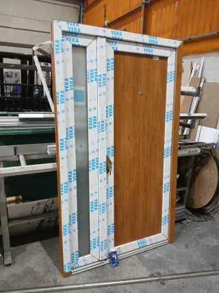 Puerta de entrada 122x205 de medidas. En pvc