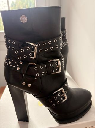 Botas Guess Tacón Talla 38 con tachas piel negro