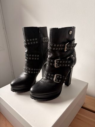 Botas Guess Tacón Talla 38 con tachas piel negro