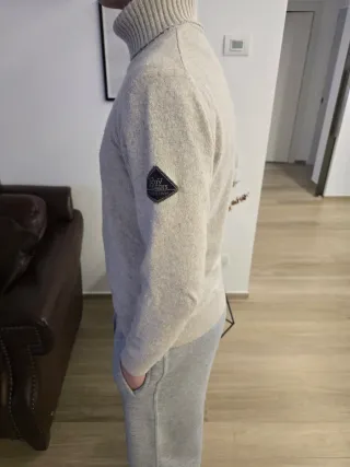 Maglione collo alto beige