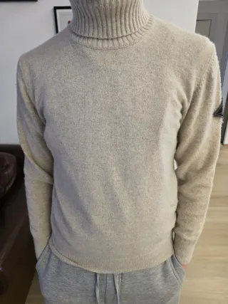 Maglione collo alto beige