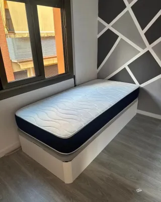 Canapé y Colchón Gris y Blanco