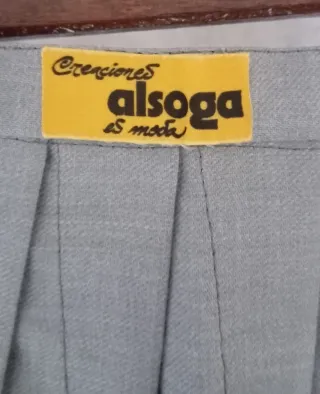 Minifalda colegiala. Minifalda de uniforme.