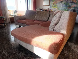 Sofá modular tela beige y rosa