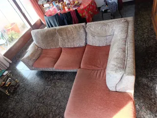 Sofá modular tela beige y rosa