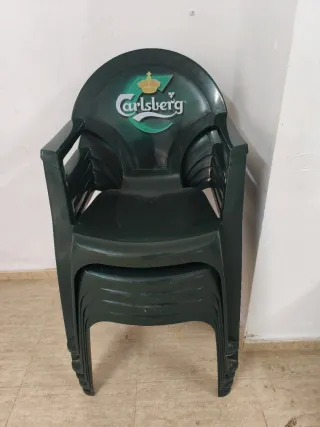 Sillas de plástico verde Carlsberg apilables