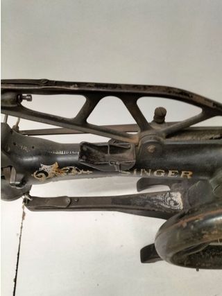 Máquina de coser Singer antigua para piel