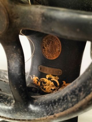 Máquina de coser Singer antigua para piel