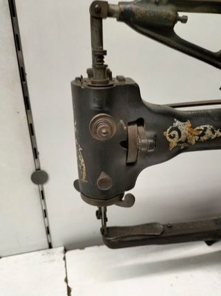 Máquina de coser Singer antigua para piel