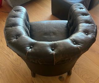 Dos sillons Chester originals de pell