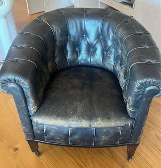 Dos sillons Chester originals de pell