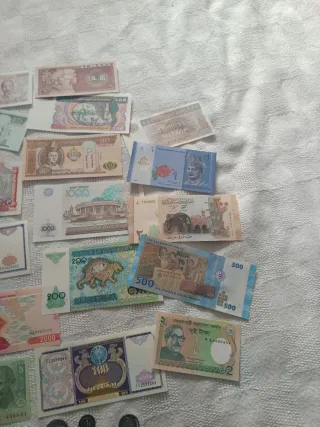 25 Billetes y 25 Monedas Asia