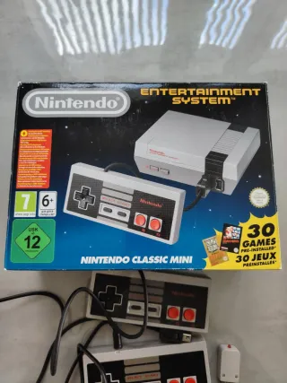 Nintendo Classic Mini NES + 2 mandos