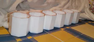 6 Vasos de Vidrio Blancos con Borde Rojo