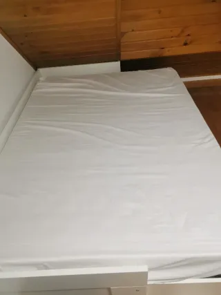 Base de cama con colchón