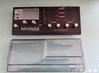 Sintetizador Waldorf Blofeld + protector