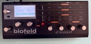 Sintetizador Waldorf Blofeld + protector