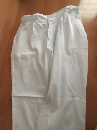 2 Pantalones de trabajo blancos