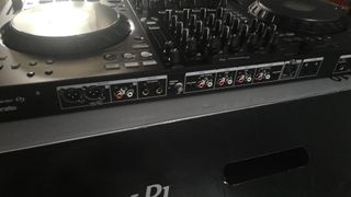Pioneer DJ DDJ-FLX10 con soporte y cables