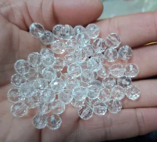 Abalorios  acrílicos transparentes facetados