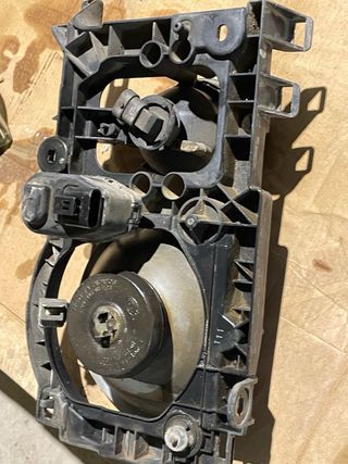 Faro Derecho Nissan Terrano 2