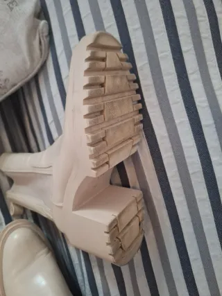 Botines Beige Tacon Grueso