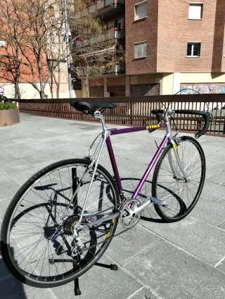 Bicicleta carretera Vitus morada