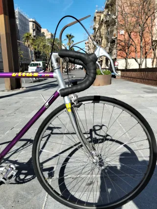 Bicicleta carretera Vitus morada