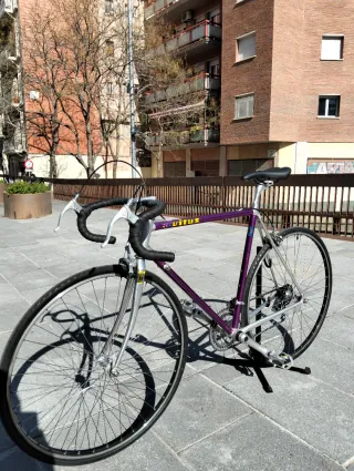 Bicicleta carretera Vitus morada