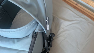 Capazo Yoyo Babyzen Stokke azul cielo funda lluvia