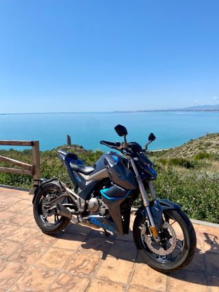 Zontes U 125 Naked Negra y Azul