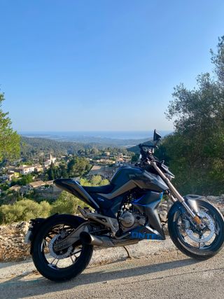 Zontes U 125 Naked Negra y Azul