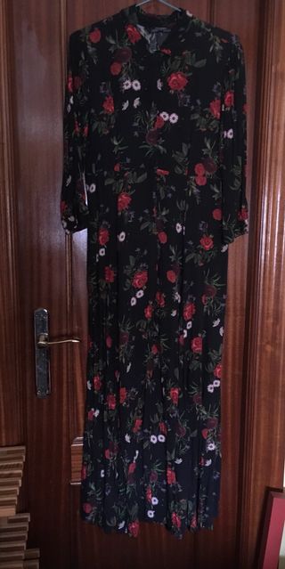 Vestido Zara flores negro y rojo