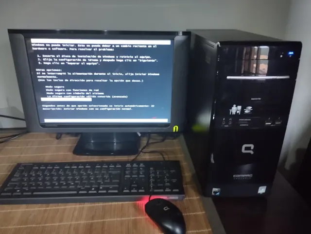 Ordenador Compaq sobremesa negro