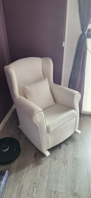 Butaca mecedora lactancia blanca